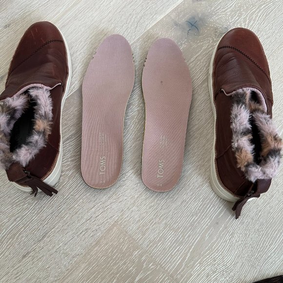 Toms Burgundy Brown Leather Slip-On Booties - Picture 10 of 11